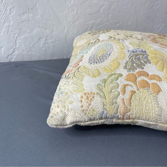 Vintage tapestry pillow light colors yellow - Picture 5 of 9